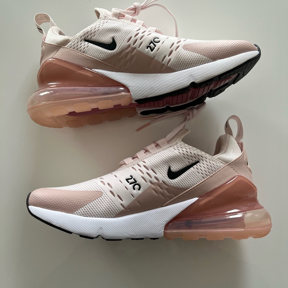 Nike Women's Air Max 270 - NWT - Picture 6 of 8